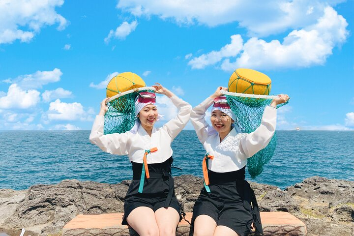 [Jeju] Private Photoshoot with Traditional pearl diver Haenyeo Costume - Photo 1 of 25